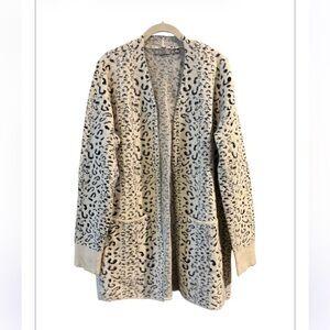 Evolution Wallie Fuzzy Open  Pocket Leopard Print Cardigan Size Large